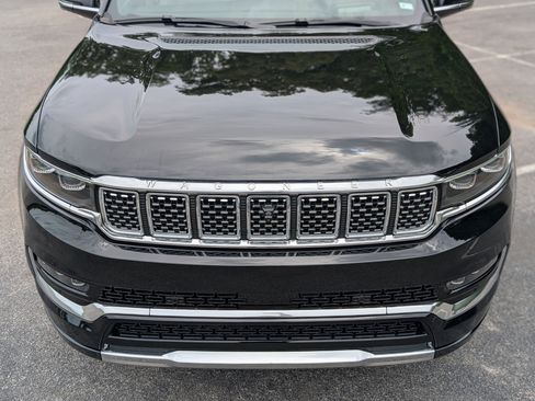 Used 2025 Jeep Grand Wagoneer 4WD image 12