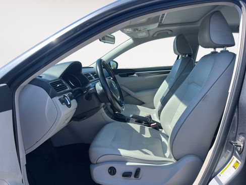 Used 2017 Volkswagen Passat 1.8T SE image 9