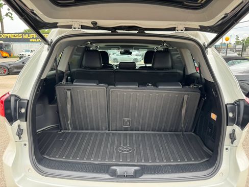 Used 2019 Toyota Highlander XLE FWD image 48