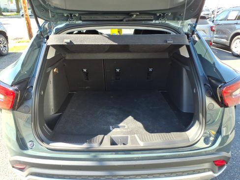 Used 2026 Chevrolet Trax LT w/ LT Convenience Package FWD image 17