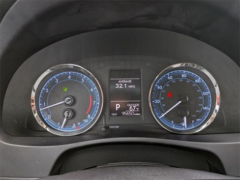 Used 2017 Toyota Corolla LE image 18