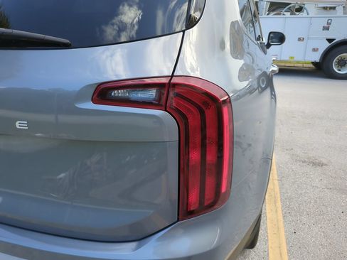 Used 2023 Kia Telluride S FWD image 14