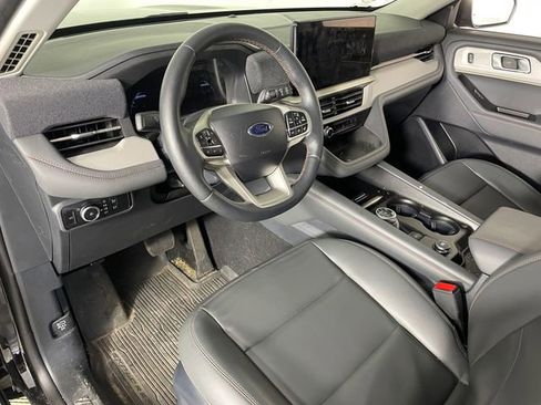 Used 2025 Ford Explorer Active w/ Active Comfort Package AWD/4WD image 3
