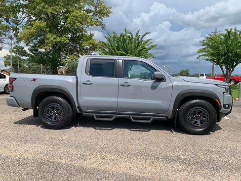 Used 2025 Nissan Frontier Pro-X RWD image 2