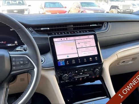 Certified 2023 Jeep Grand Cherokee Limited w/ Luxury Tech Group II RWD image 5