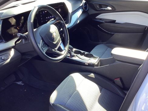 Used 2025 Chevrolet Trax LT w/ LT Convenience Package image 10