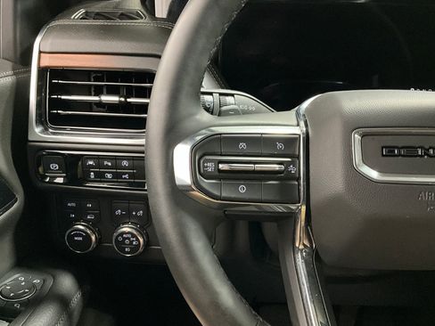 Used 2025 GMC Yukon XL Denali AWD/4WD image 18