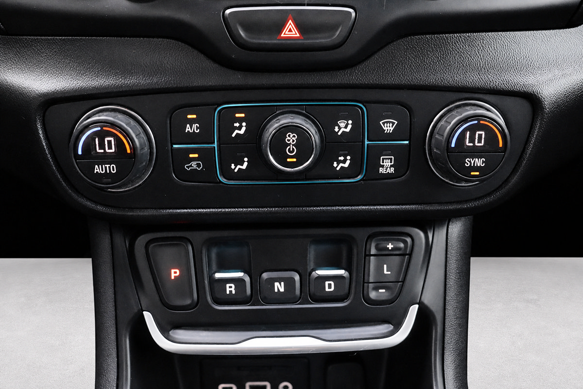 Used 2019 GMC Terrain Denali w/ Advanced Safety Package FWD image 32
