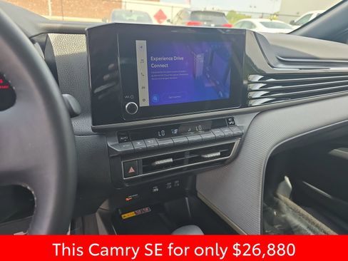 Used 2025 Toyota Camry SE image 25