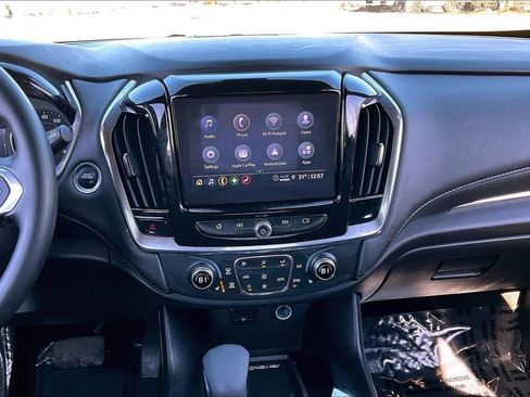 Used 2023 Chevrolet Traverse LT image 19