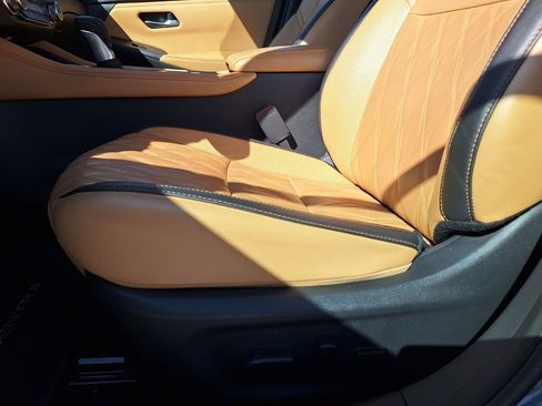 Used 2024 Nissan Sentra SV w/ SV Premium Package image 30