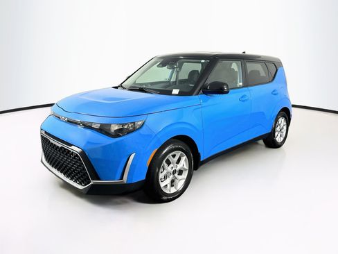 Used 2025 Kia Soul S FWD image 3