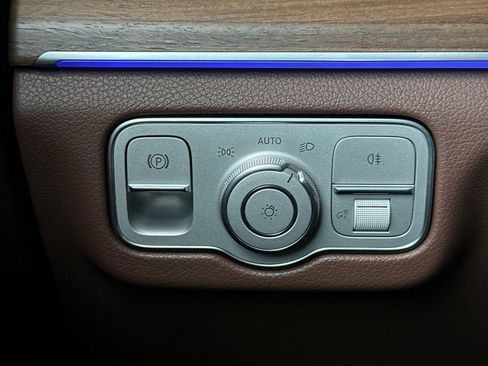 New 2026 Mercedes-Benz GLS 450 4MATIC image 28