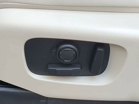 Used 2025 Land Rover Discovery S AWD/4WD image 16