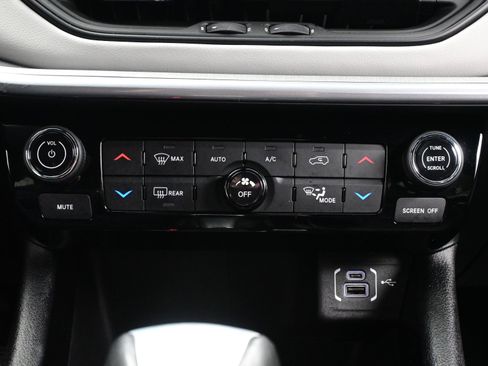 Used 2025 Jeep Compass Limited image 20