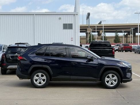 Used 2019 Toyota RAV4 XLE FWD image 3