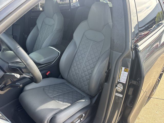 Used 2022 Audi SQ8 Prestige AWD/4WD image 23
