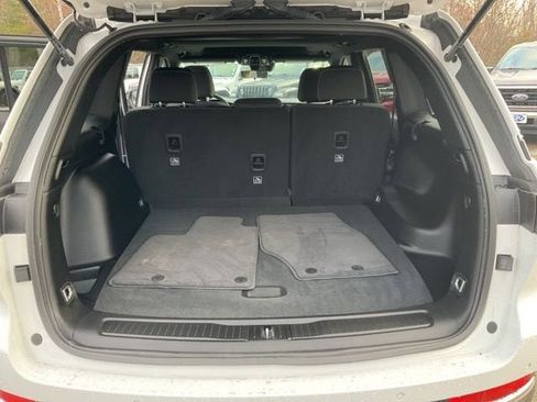 Used 2025 Jeep Grand Cherokee Laredo X image 17