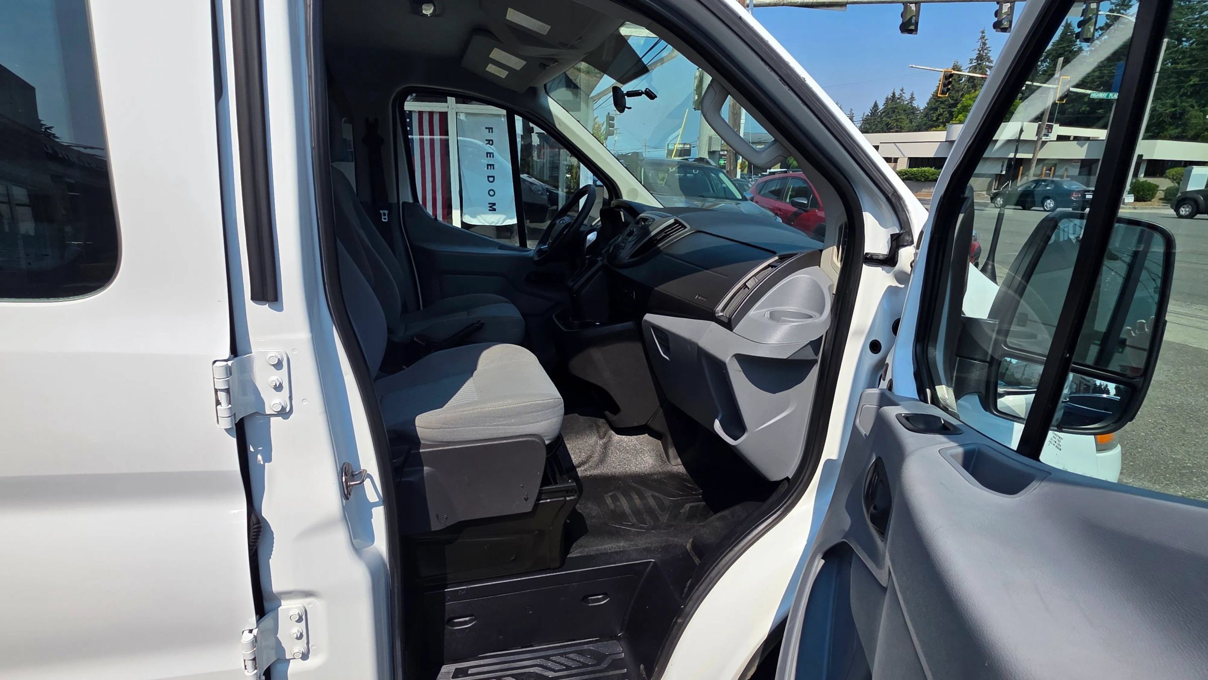 Used 2015 Ford Transit 250 130 Low Roof w/ Exterior Upgrade Package RWD image 12