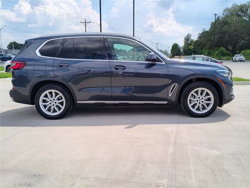 Used 2022 BMW X5 xDrive40i w/ Parking Assistance Package image 10