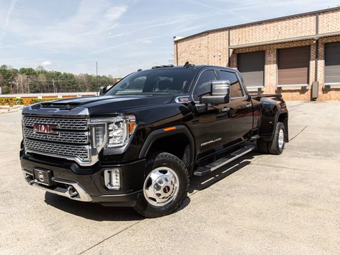 Used 2020 GMC Sierra 3500 Denali w/ Denali Ultimate Package image 2