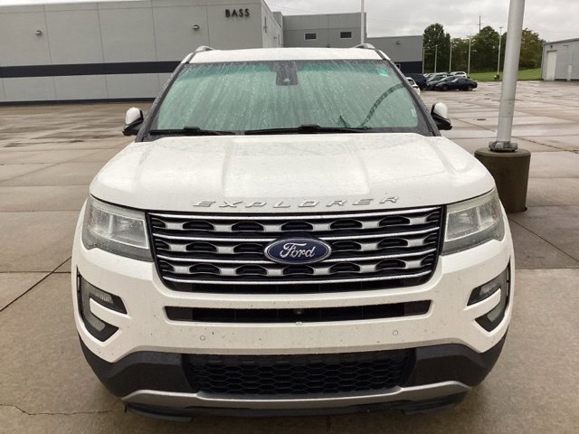 Used 2017 Ford Explorer Limited w/ Equipment Group 301A FWD image 3