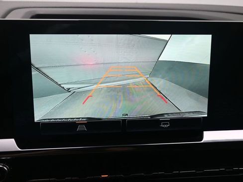 Used 2024 GMC Sierra 1500 SLT image 32