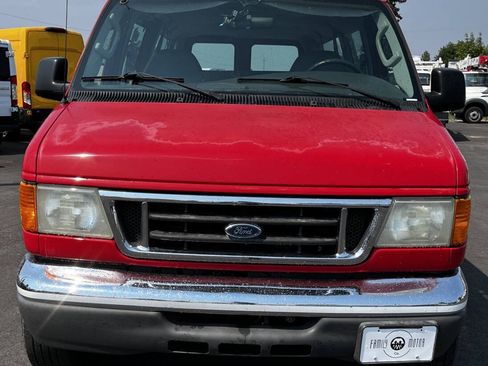 Used 2006 Ford E-350 and Econoline 350 Super Duty Wagon RWD image 2