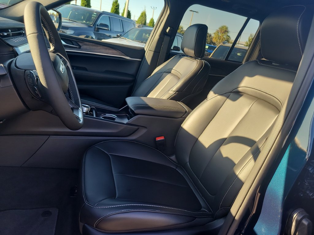 New 2027 Jeep Grand Cherokee Limited RWD image 21