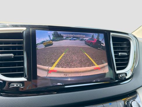 Used 2023 Chrysler Pacifica Touring-L FWD image 20