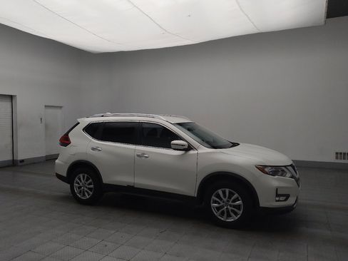 Used 2017 Nissan Rogue SV image 11