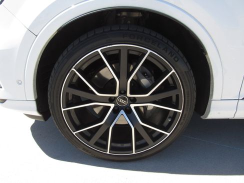 Used 2023 Audi Q7 3.0T Prestige image 4