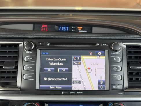 Used 2019 Toyota Highlander XLE AWD/4WD image 29