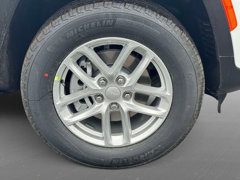 New 2026 Jeep Grand Cherokee Laredo image 8