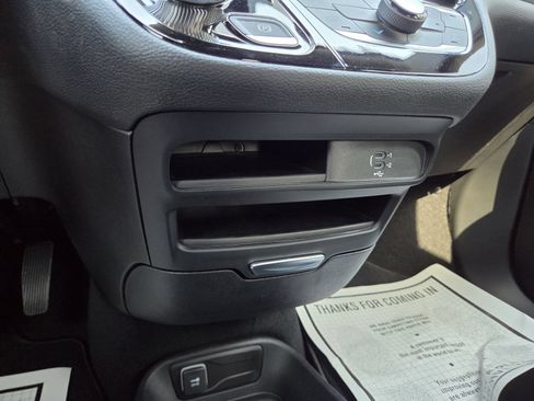 New 2026 Chrysler Pacifica Select FWD image 30