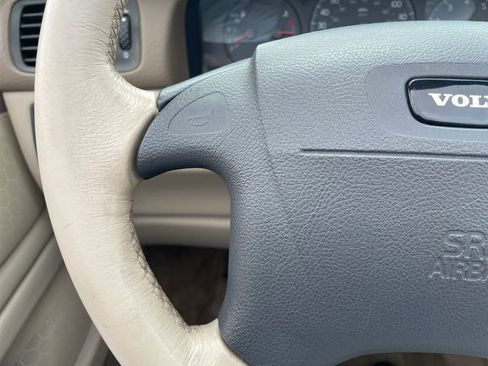 Used 2003 Volvo C70 LT image 24