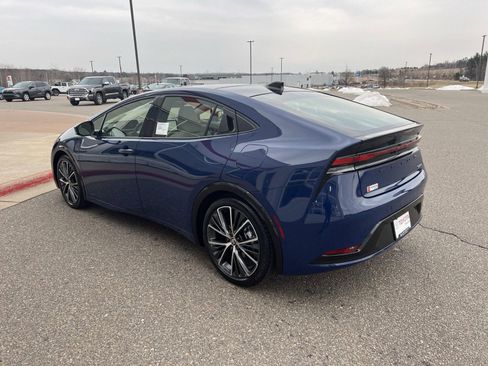 Used 2025 Toyota Prius XLE image 12