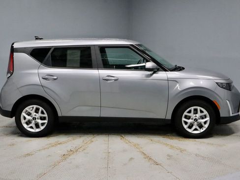 Used 2025 Kia Soul LX image 11