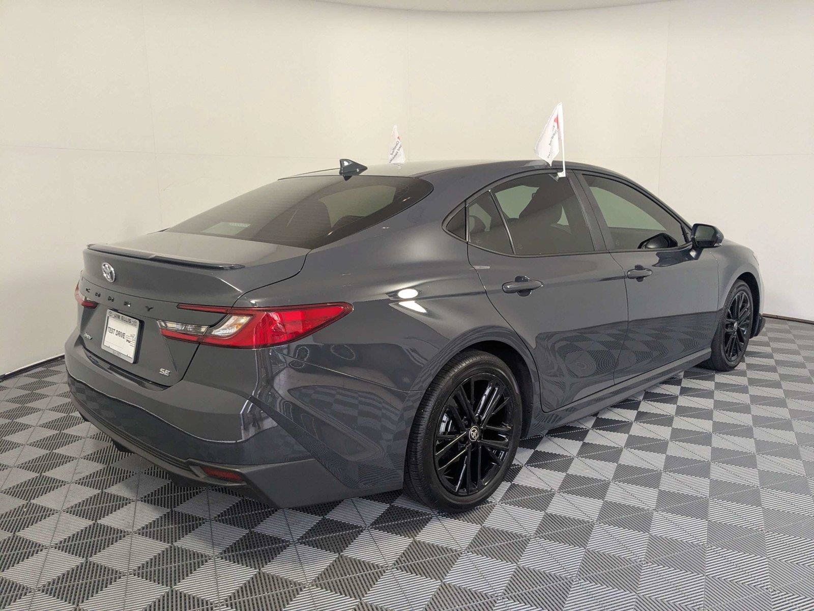 Used 2026 Toyota Camry SE FWD image 5