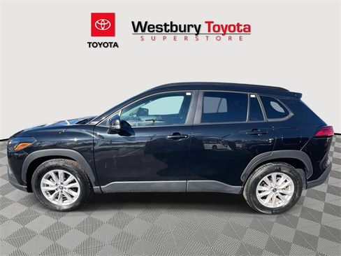 Certified 2023 Toyota Corolla Cross LE image 11