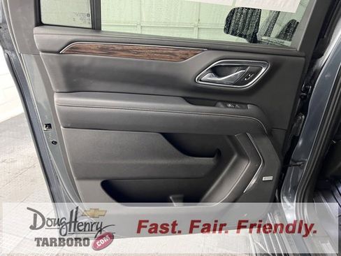 Used 2021 Chevrolet Suburban Premier w/ Premium Package image 31