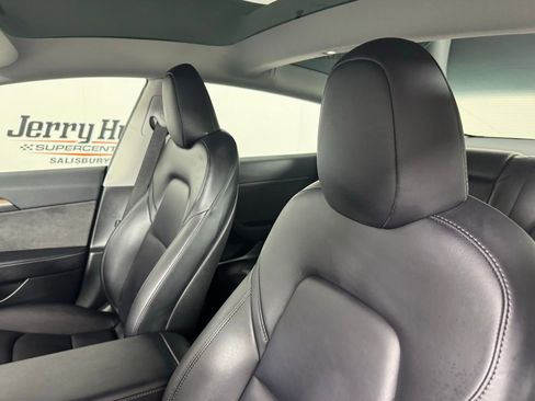 Used 2023 Tesla Model 3 Standard Range image 9