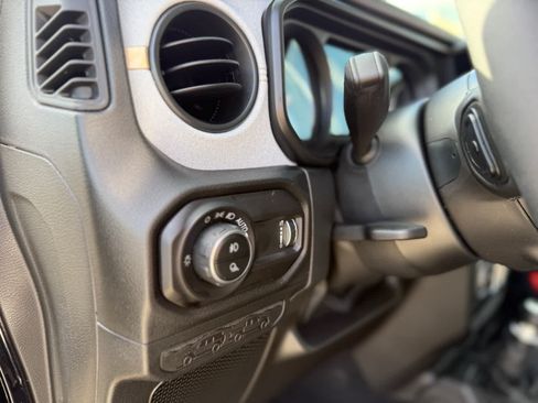 Certified 2025 Jeep Gladiator Sport AWD/4WD image 6