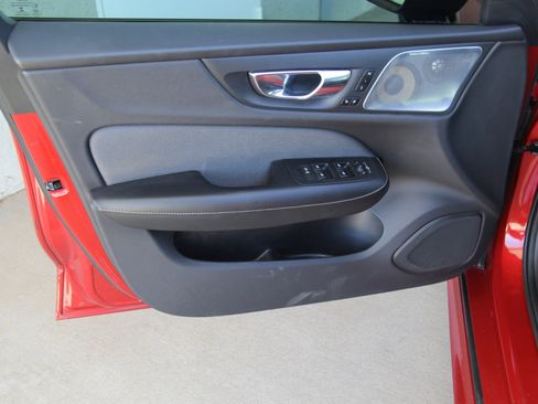 Used 2019 Volvo S60 T6 R-Design image 19