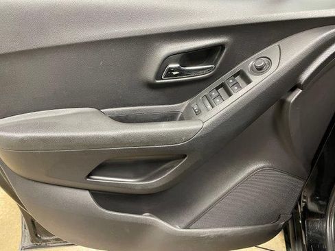 Used 2020 Chevrolet Trax LS FWD image 14