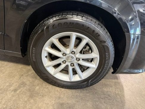 Certified 2020 Dodge Grand Caravan SXT FWD image 4
