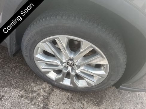 Used 2021 Toyota Highlander Limited image 9