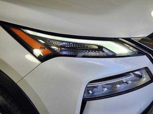 Used 2023 Nissan Rogue SV FWD image 10