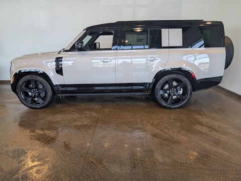 New 2026 Land Rover Defender 130 X-Dynamic SE image 3