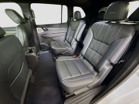 Used 2025 Buick Enclave Avenir w/ Super Cruise Package FWD image 25